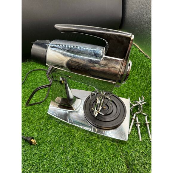 Vintage Sunbeam Mixmaster Mixer Stainless Chrome Model 1940 – No Bowls - Picture 5 of 10